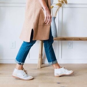 BEEK Shearling Warbler Chukka Boots White Sanded Leather NWOB. Size 8. Pristine.